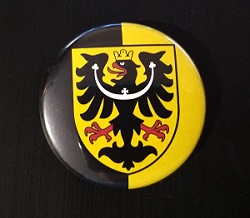 Placka 37 mm, slezský znak na bikoloře, špendlík